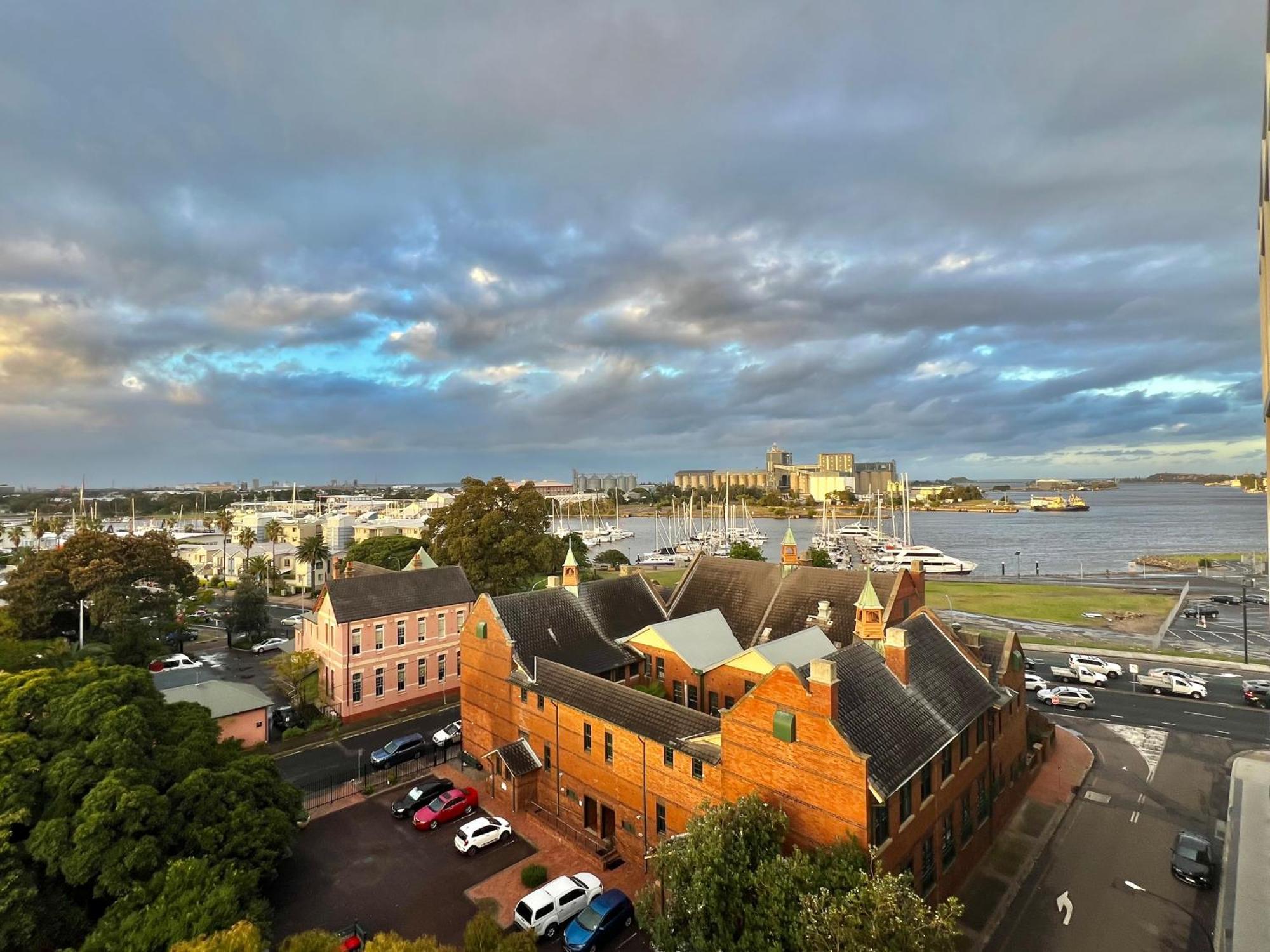 Harbour Towers, Newcastle'S Elite Apartment Stays, Free Parking & Tram Access Exterior foto
